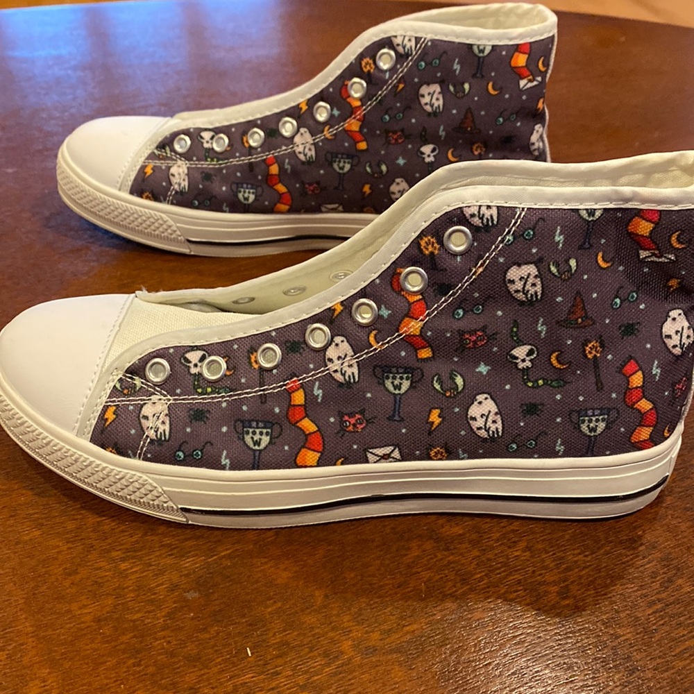 Harry Potter themed sneakers. Unknown Brand, size 7